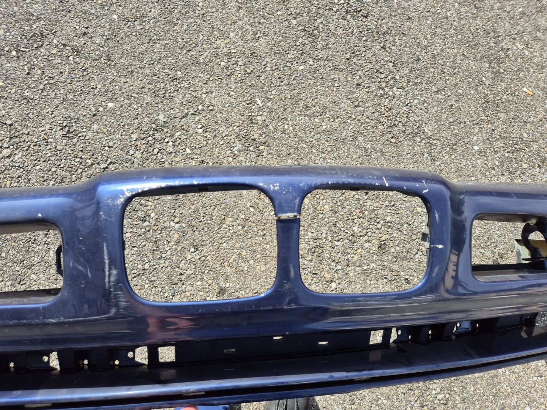 BMW Tutti pezzi di ricambio auto: BMW 850i Frontverkleidung – Difettoso da Bremgarten AG venduto da Osella5 1