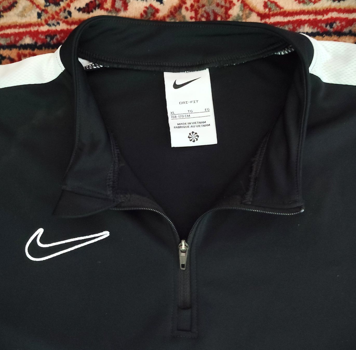 Nike Maglioni & Felpe: Pullover Nike Dri-FIT schwarz-weiß noire-blanc bianca e nero – Usato da Grandson venduto da proekt 1