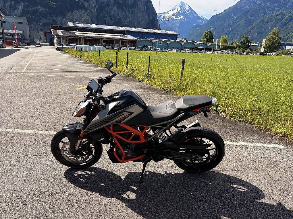 KTM Strada: KTM Duke 125 2023 – Usato da Flüelen venduto da dun_qn8n 2