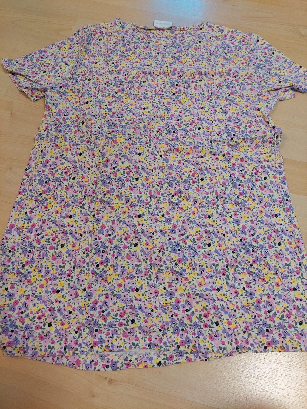T-shirt: Umstands T-Shirt Grösse L mit Blümchen – Usato da Gränichen venduto da JaelRoost 1