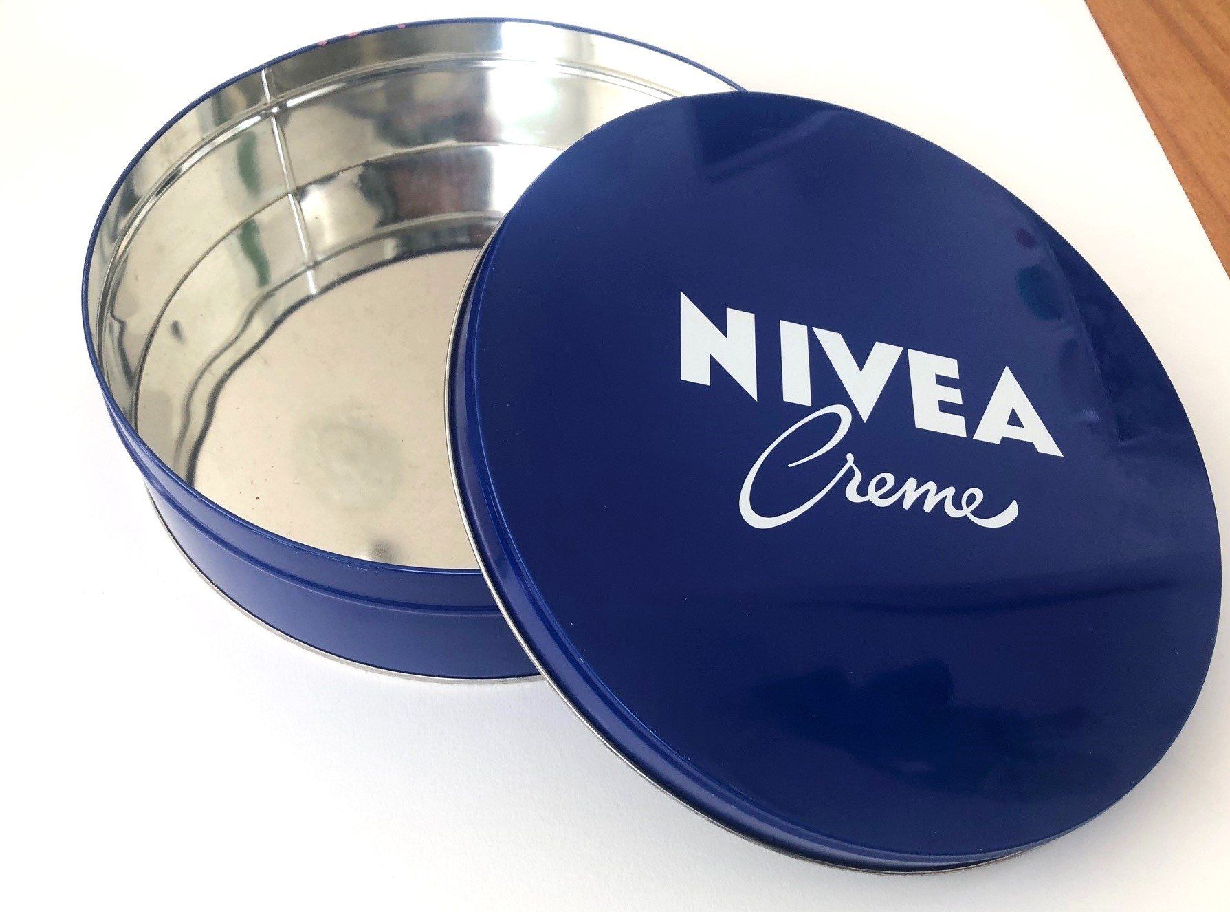 Alle Dekorationen: Dekorative und praktische Nivea Blechdose, extra gross – Gebraucht aus Dietikon von Tiburon6