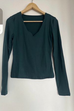 DUNKELGRÜNES LANGARMSHIRT UNGETRAGEN GRÖSSE M