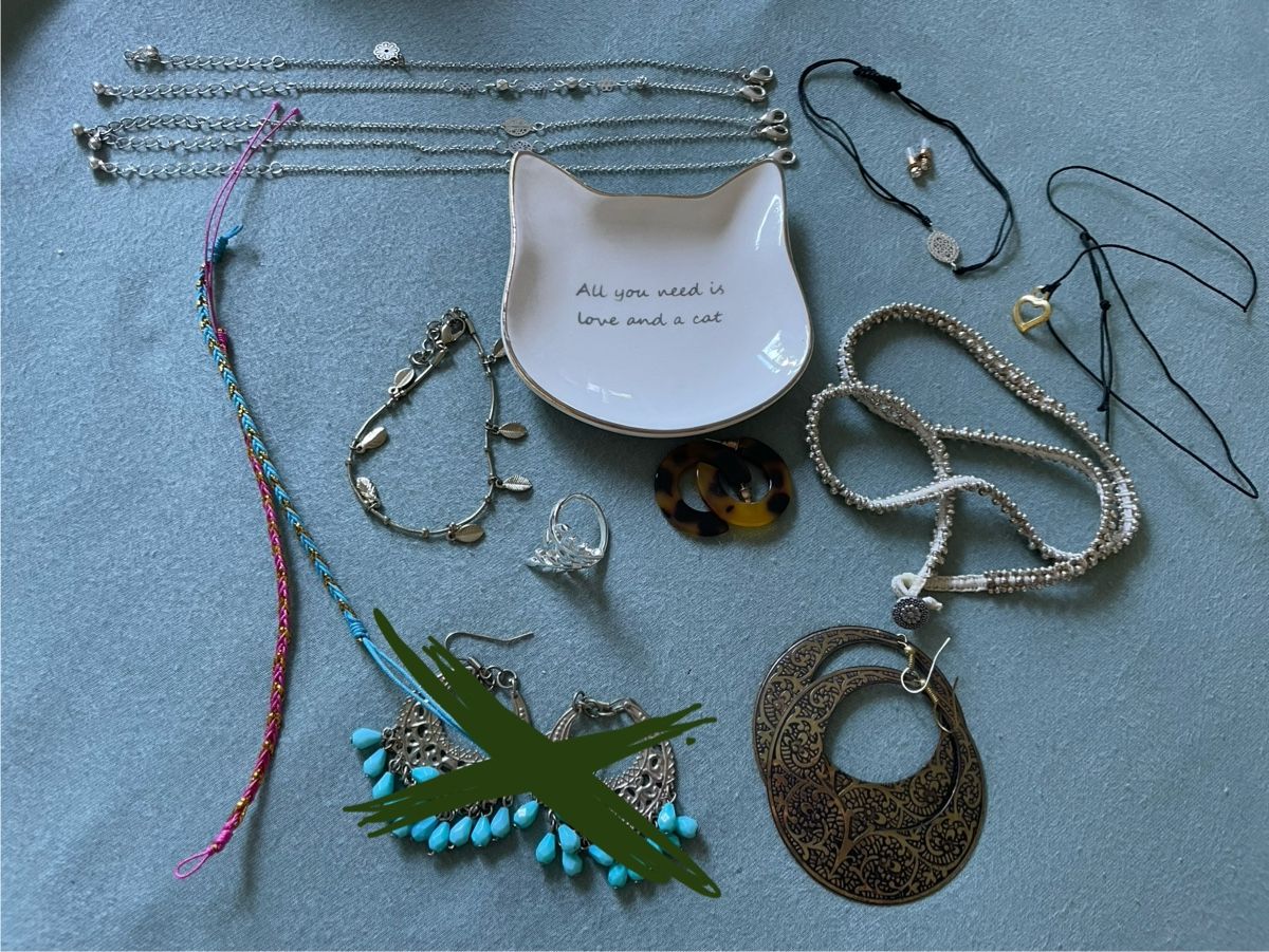 Colliers: Div. Modeschmuck – D'occasion à Rütihof par schnigobert.schni
