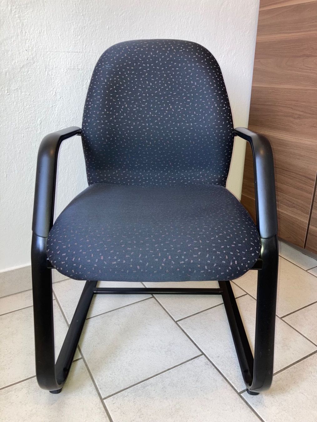 Stühle: 6 Sitzungsstühle – Gebraucht aus Gümligen von HARD68 1