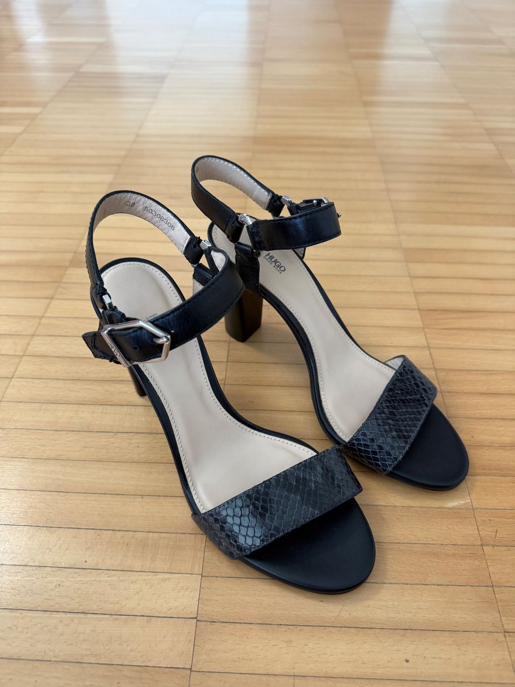 Hugo Boss Scarpe da donna: Hugo Boss Pumps Gr. 38 - NEU – Nuovo (secondo la descrizione) da Frauenfeld venduto da LIL_NA