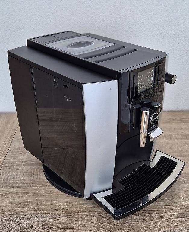 Jura Kaffeemaschinen & Espressomaschinen: Jura Kaffeevollautomat E600 – Gebraucht aus Sursee von Marcelo.22 1