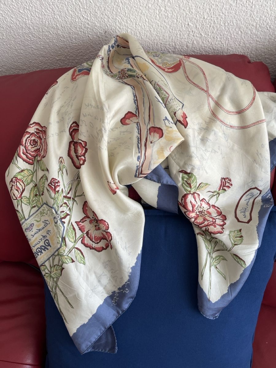 Foulard & Sciarpe: Vintage Silk Scarf Floral Print Spring Accessory Style – Nuovo (secondo la descrizione) da Winterthur venduto da shp_xcc5 1