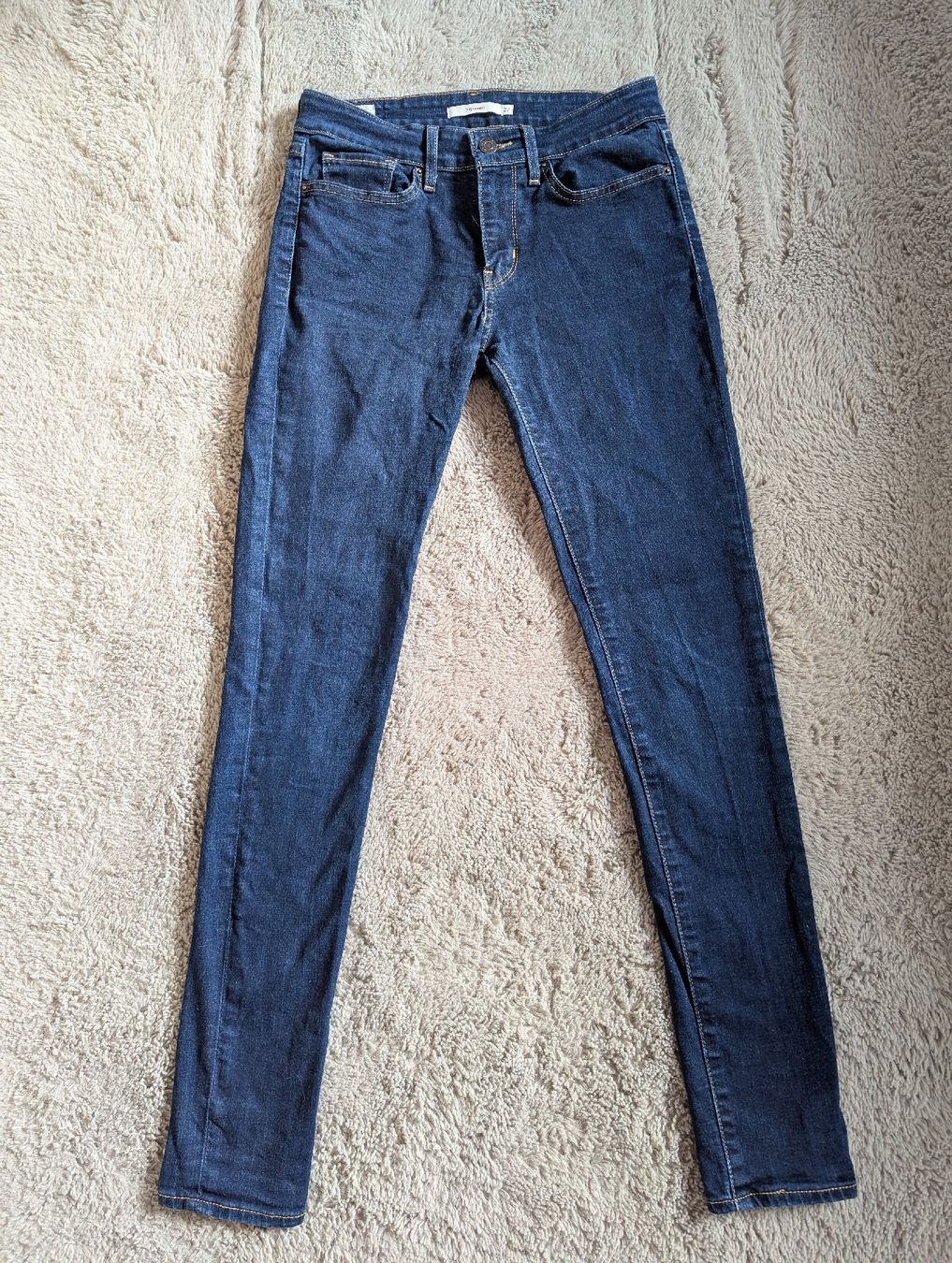 Levi's Jeans: jean Levi's 711 taille 27/32. – Nuovo (secondo la descrizione) da Montreux venduto da dem_gyt9
