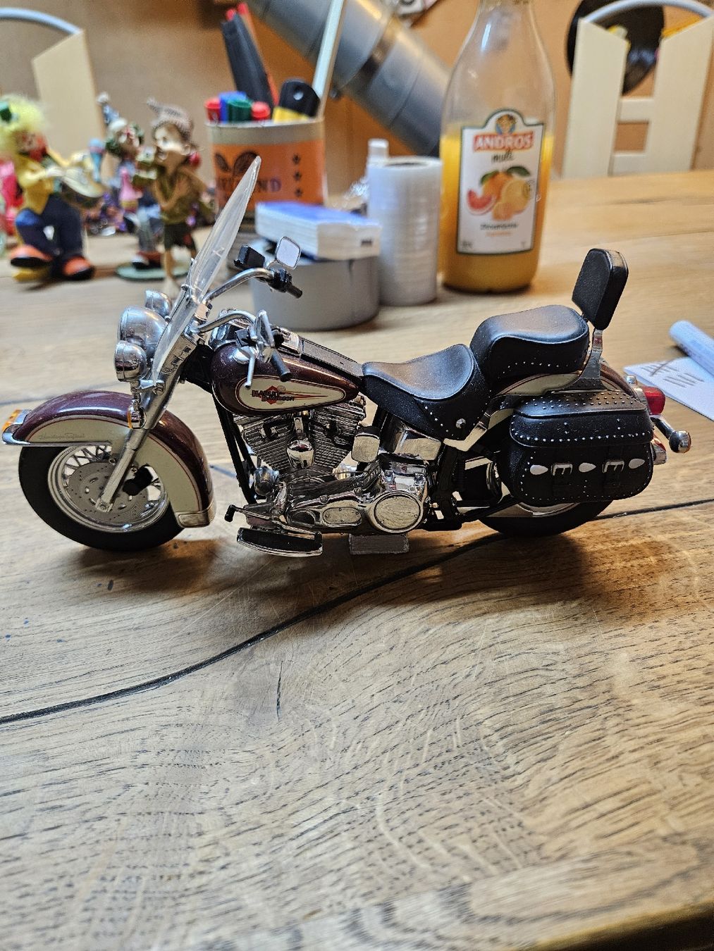 Kit di modellismo & Modellini statici: Harley Davidson Heritage Softail Massstab (D) – Usato da Rorschach venduto da TimelessTrading 3