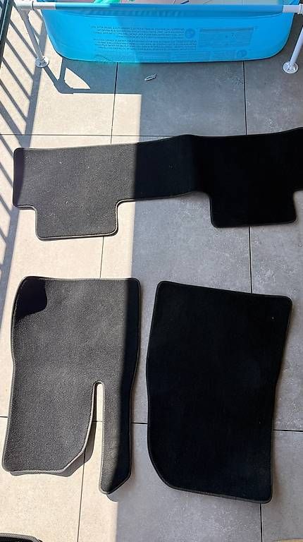 Tesla Tapis / Bacs: Tapis Tesla 3 + Ensemble de tapis de protection – D'occasion à Villars-sur-Glâne par tvi_s5q7 2
