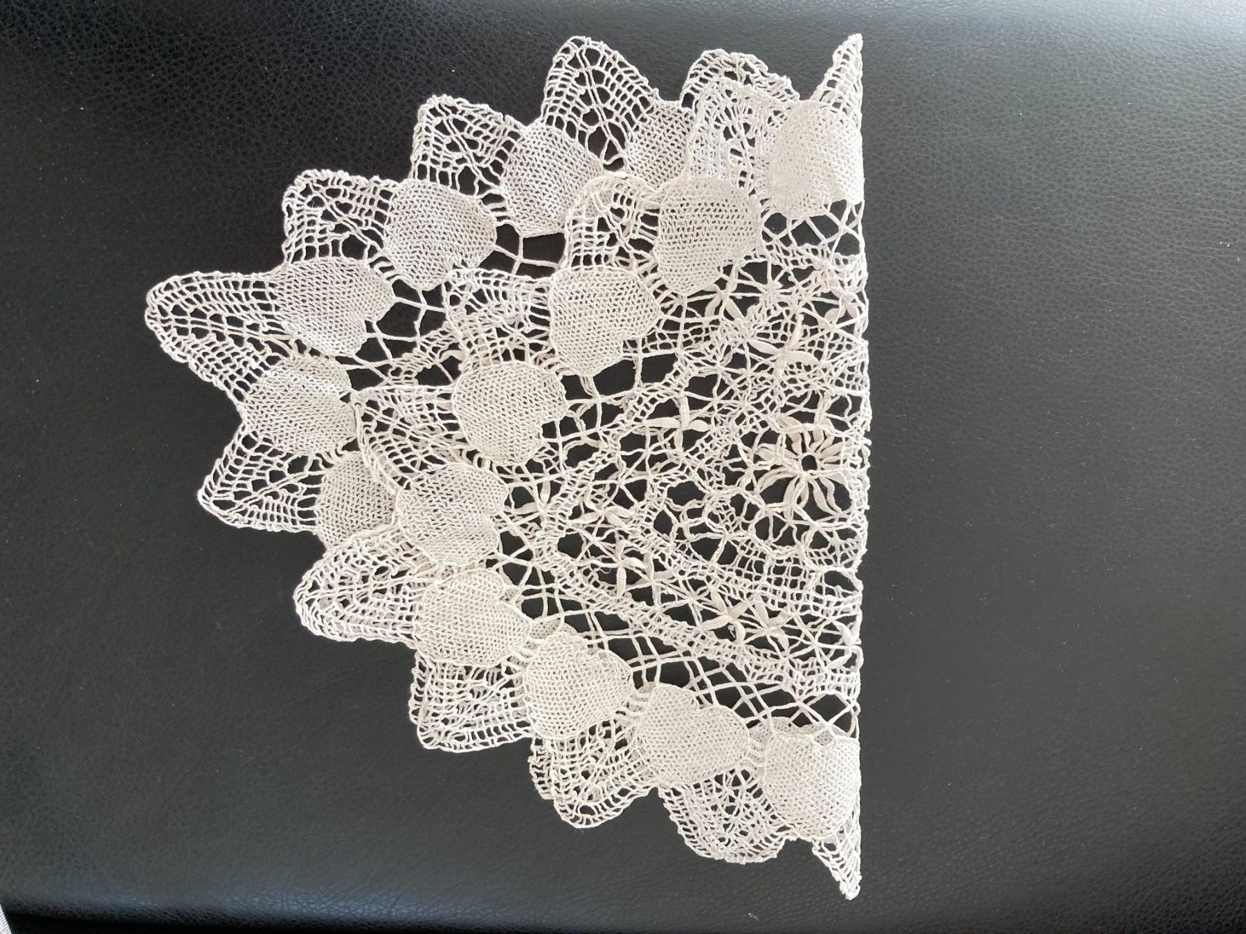 Sottobicchieri: SPITZENDECKCHEN   KLÖPPELDECKCHEN   HANDARBEIT – Usato da Subingen venduto da ArtBead 2