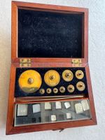 Alte Apotheker Gewichte von L.Oertling, London in Holz