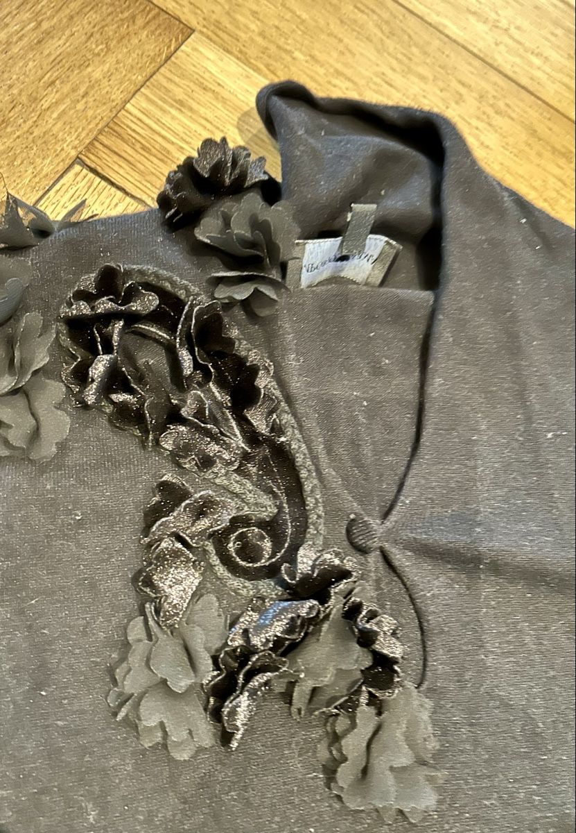Armani Pullover & Sweatshirts: Armani Pullover mit Blumen-Detail – Neu (gemäss Beschreibung) aus Muttenz von cho_xj52 2