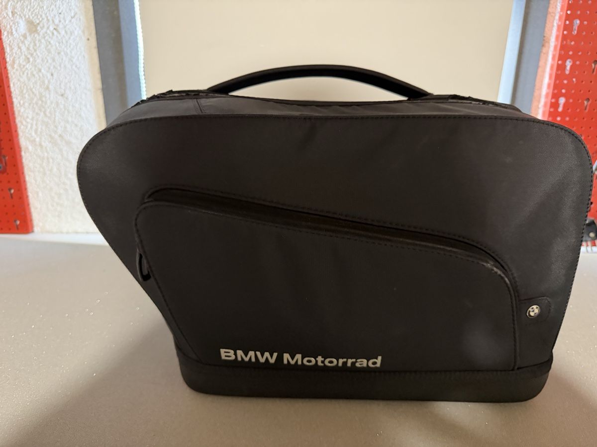 BMW Valigie: Sacoches latérales BMW Motorrad – Usato da Sementina venduto da Delbi 1