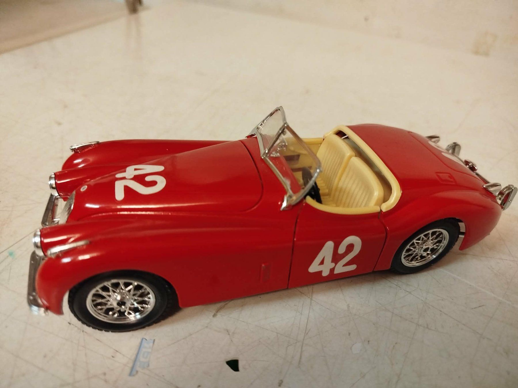 Jaguar Voitures modèles: Jaguar XK120 Burago – D'occasion à La Chaux-de-Fonds par Emmaus2300CDF 5
