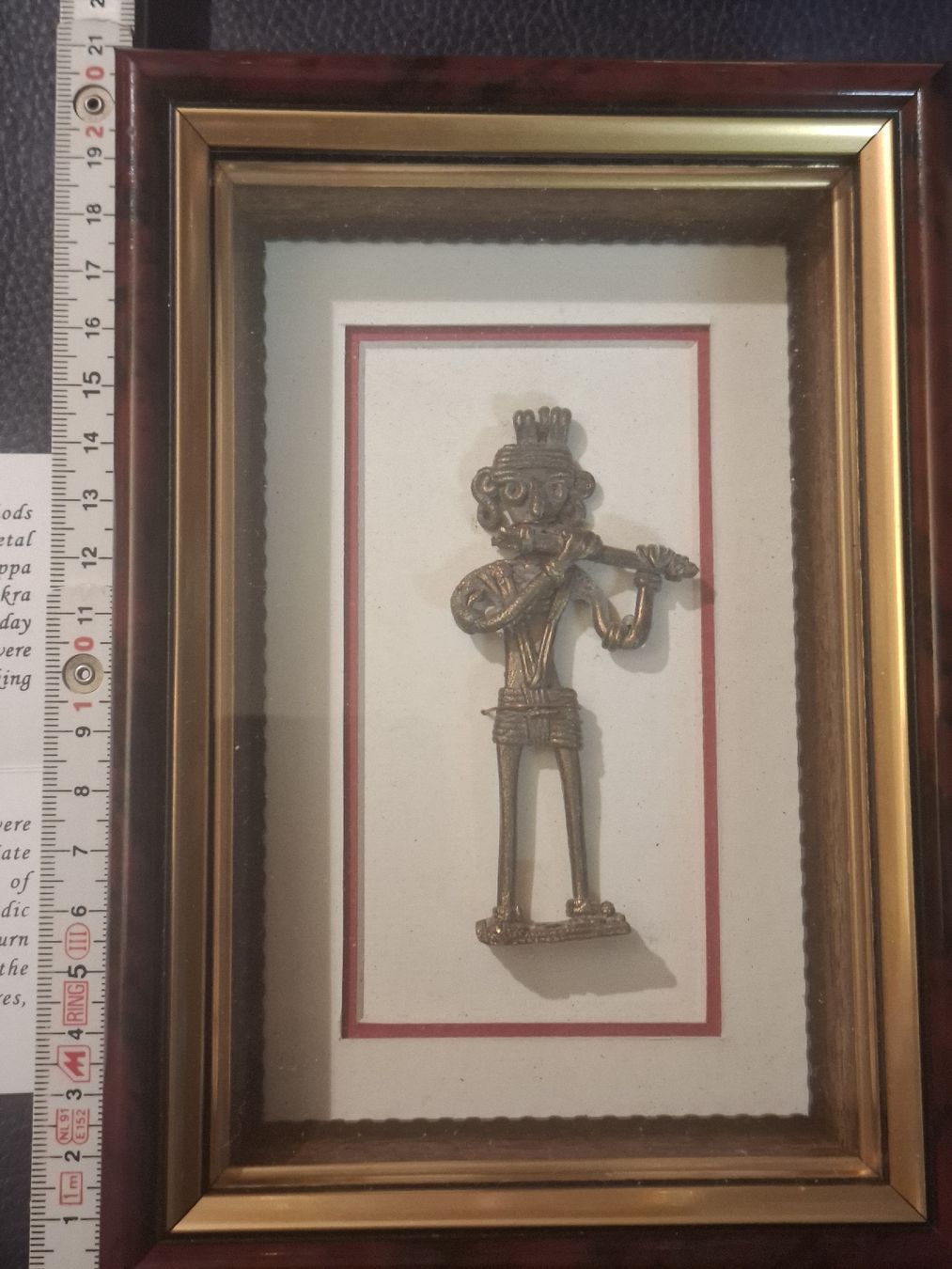 Statuette: DOKRA scultura in piccolo quadro – Usato da Motto Blenio venduto da Vigio 3