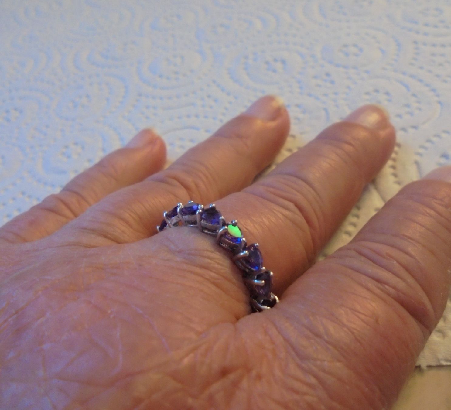 Anelli: Echtschmuck: Eternity-Ring mit Amethyst, 925er Sterling-Silb – Nuovo (secondo la descrizione) da Zuchwil venduto da maumauchi