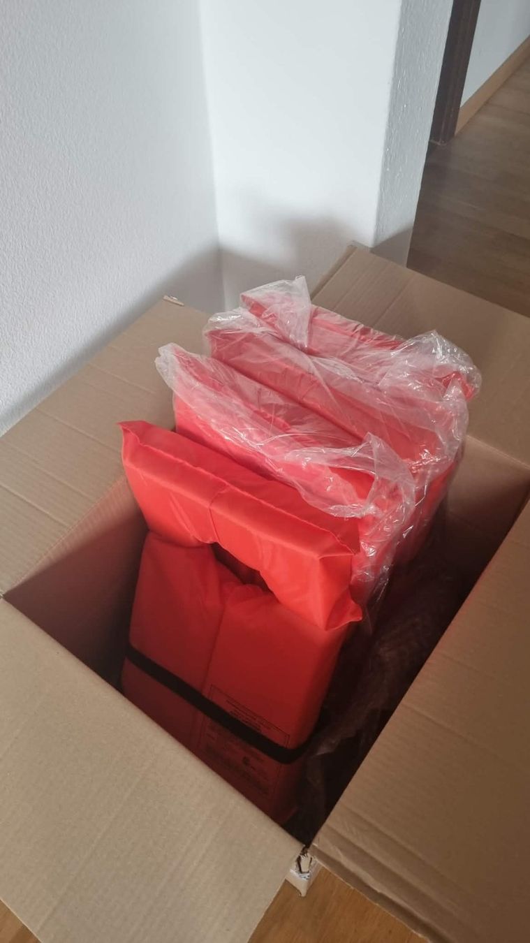 Giubbotti di salvataggio: Rettungsweste – Nuovo e nell'imballaggio originale da Basel venduto da vik_yk8g 2