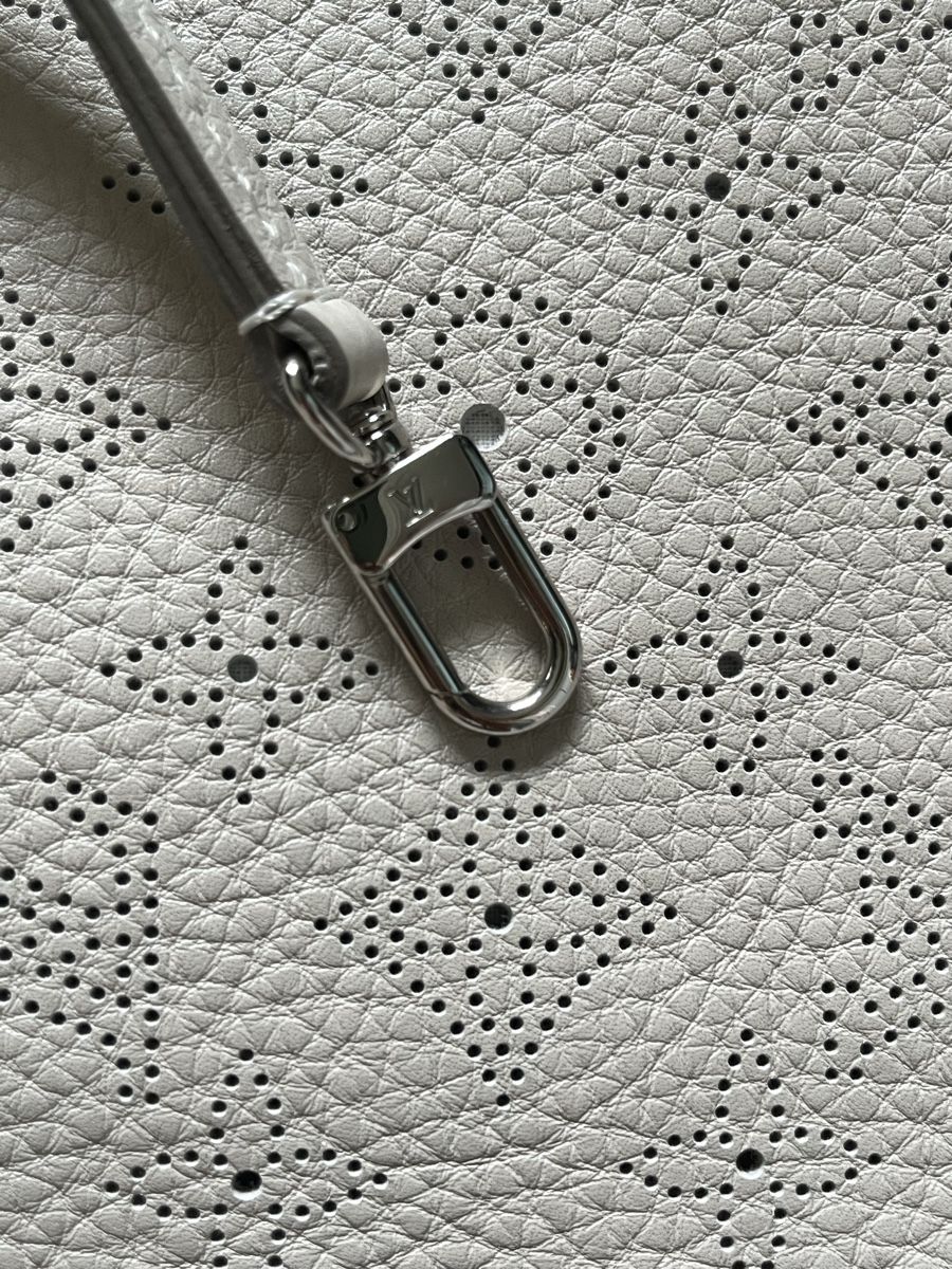 Louis Vuitton Sacs femmes: Louis Vuitton Pochette – Neuf (Voir description) à Hochdorf par Forestgreen 2