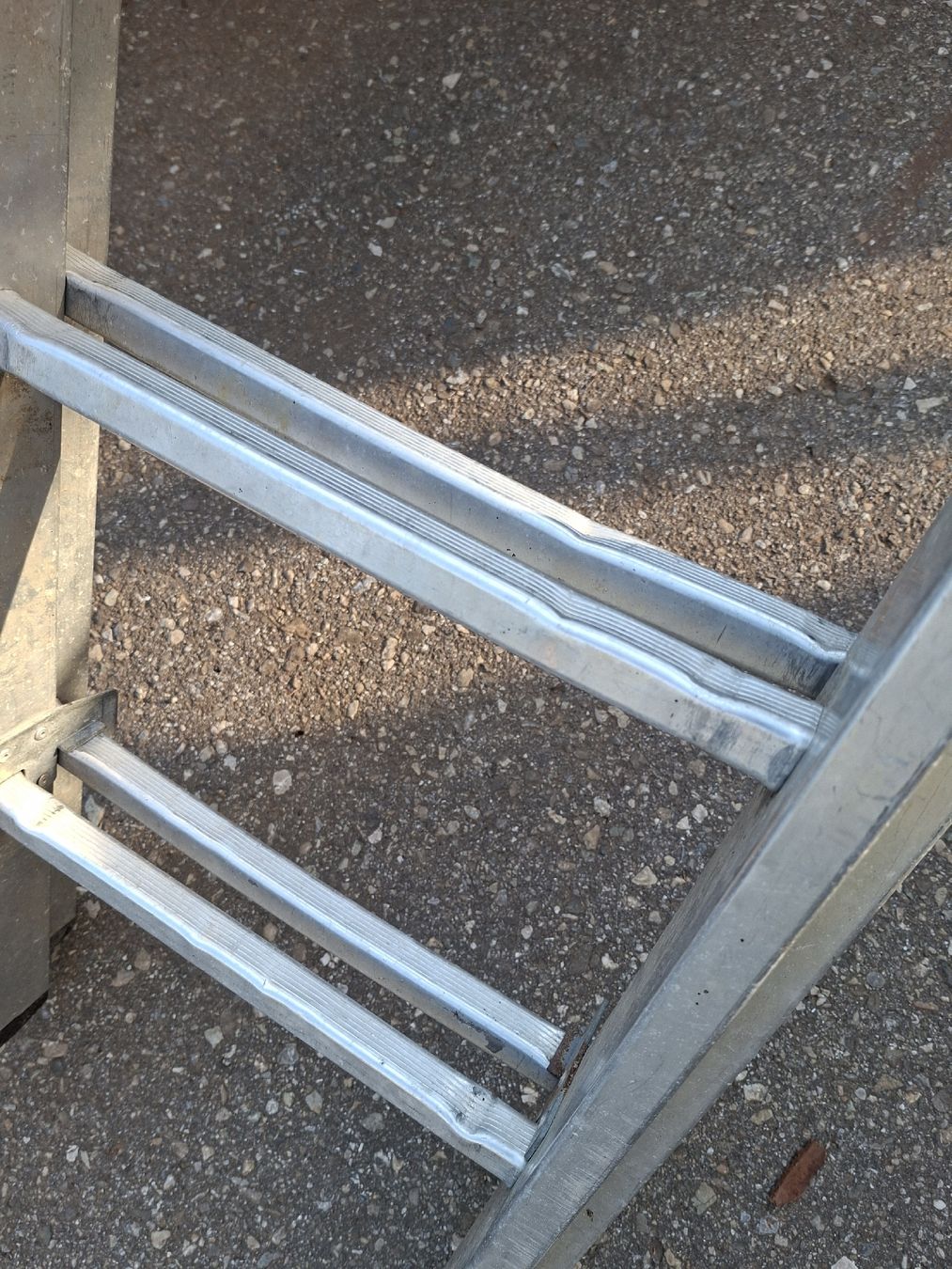 Scale: Ausziehbare Leiter Aluminium 2-teilig – Usato da Grossdietwil venduto da hufi10 3