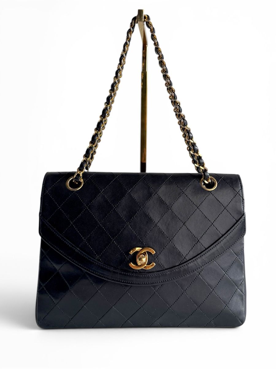 Chanel Taschen für Damen: CHANEL Lambskin Quilted Medium Single Flap Tasche – Gebraucht aus Kriens von hannaandkiko