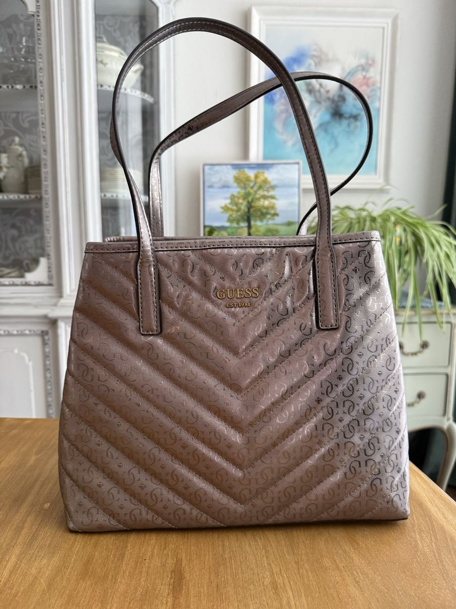 Guess Borse da donna: Handtasche Guess gesteppt metallic mit Innentasche – Usato da Allenwinden venduto da Caramia15 1
