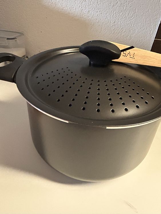 Pastatopf mit siebdeckel (Neu und originalverpackt) in Belp für CHF 45 ...