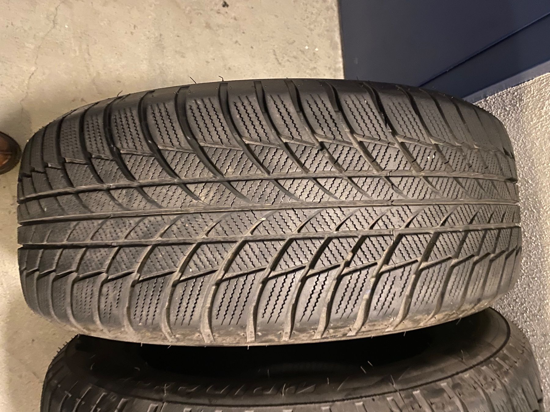 Sonstiges Schreiben & Zeichnen: Pneus d'hiver Bridgestone 225/55/R17 RUNFLAT - 4 pièces – Gebraucht aus Satigny von Save67
