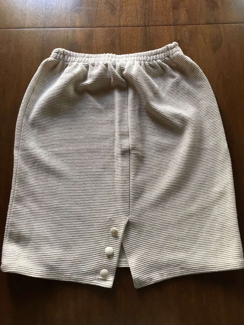 Gonne: Gerippter Cordrock, beige, Gr. 36 – Nuovo (secondo la descrizione) da Brunnenthal venduto da Eco07 1