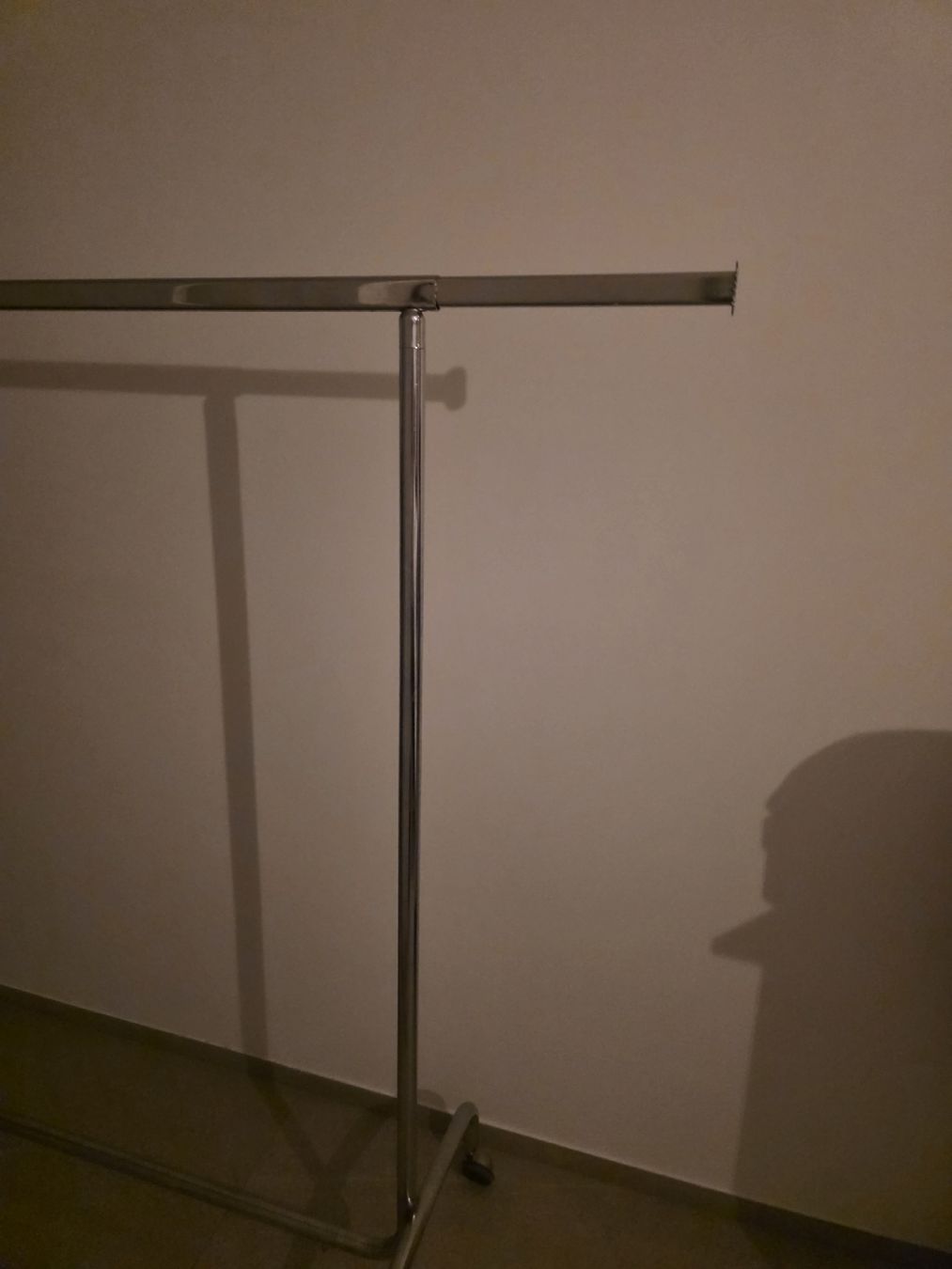 Altro in Decorazioni & Accessori: Verstellbare Kleiderstange Chrom - flexibel & stabil! – Usato da Güttingen venduto da snoopjam 3