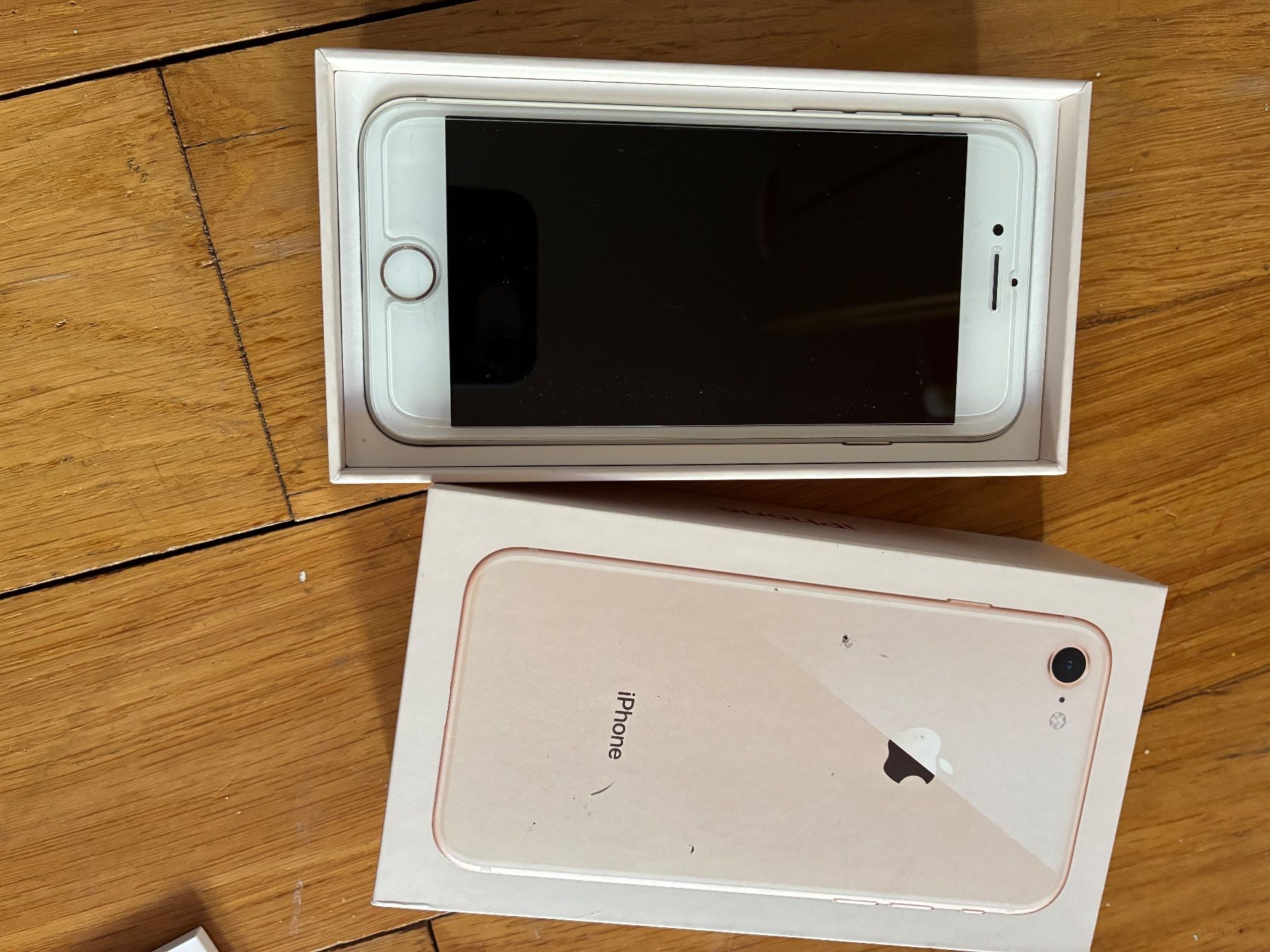 Apple Telefoni cellulari / Smartphones: iPhone 8 256gb weiss – Nuovo (secondo la descrizione) da Basel venduto da baloon8 7
