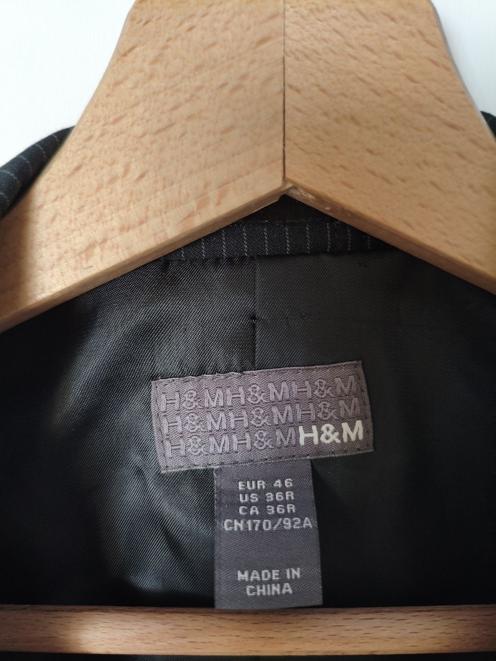 H&M Completi: H&M Herrenanzug Gr. 46, Schwarz Gestreift – Usato da Eglisau venduto da bom_z87g 1