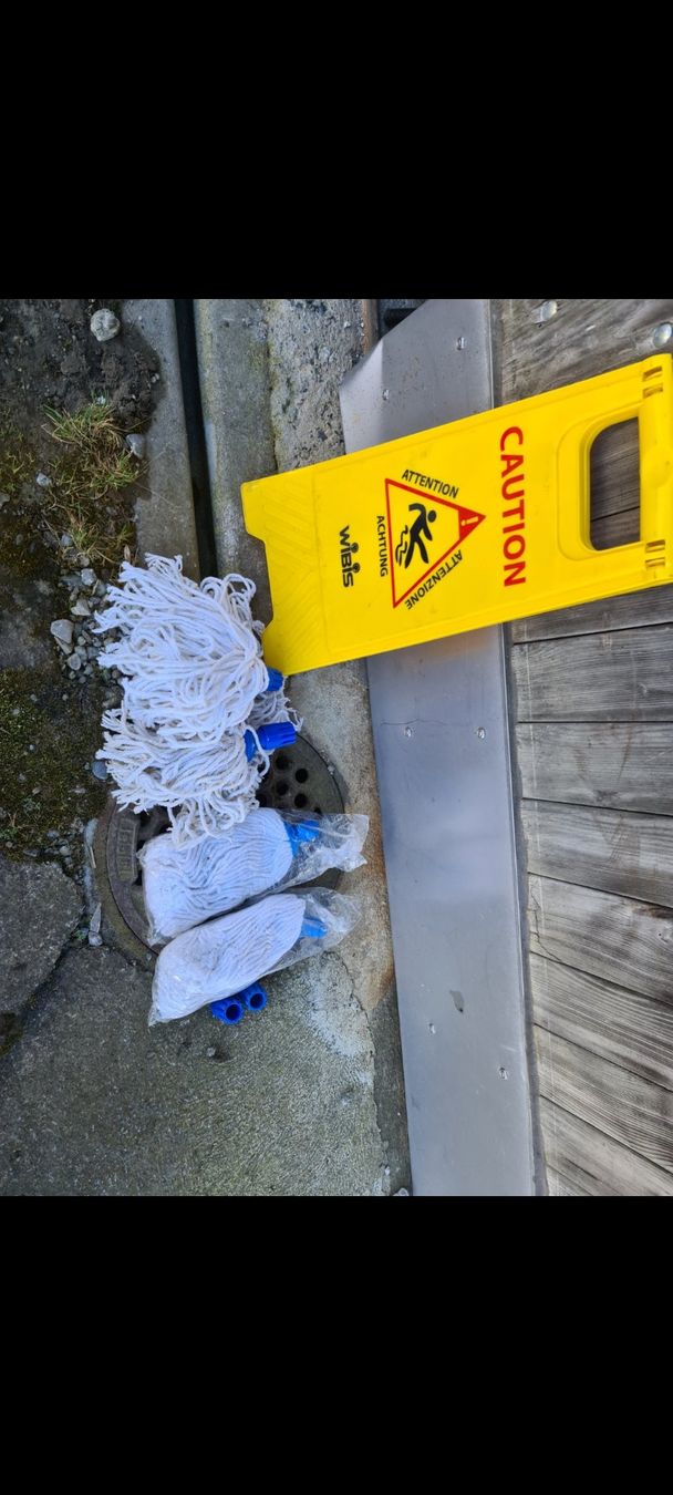 Altro in Apparecchi per la pulizia: Mopp 4 Stück mit Warnschild "Vorsicht!" – Nuovo (secondo la descrizione) da Niederlenz venduto da DaveDasWahnsinn 2