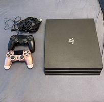 Playstation 4 PRO + 2 Controller 