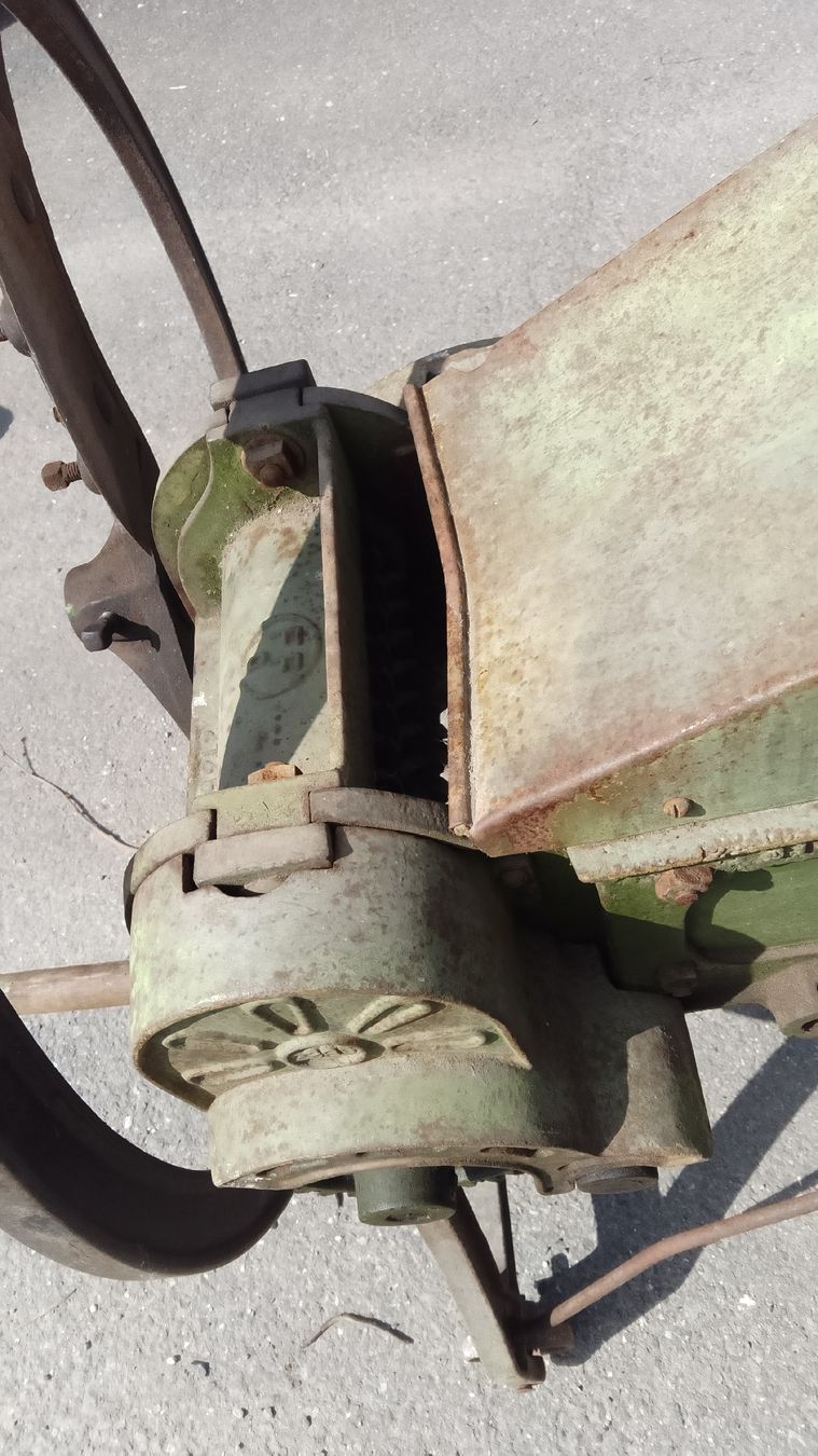 Tutte le macchine: Antiker Strohschneider – Usato da Gretschins venduto da Gisi7 2