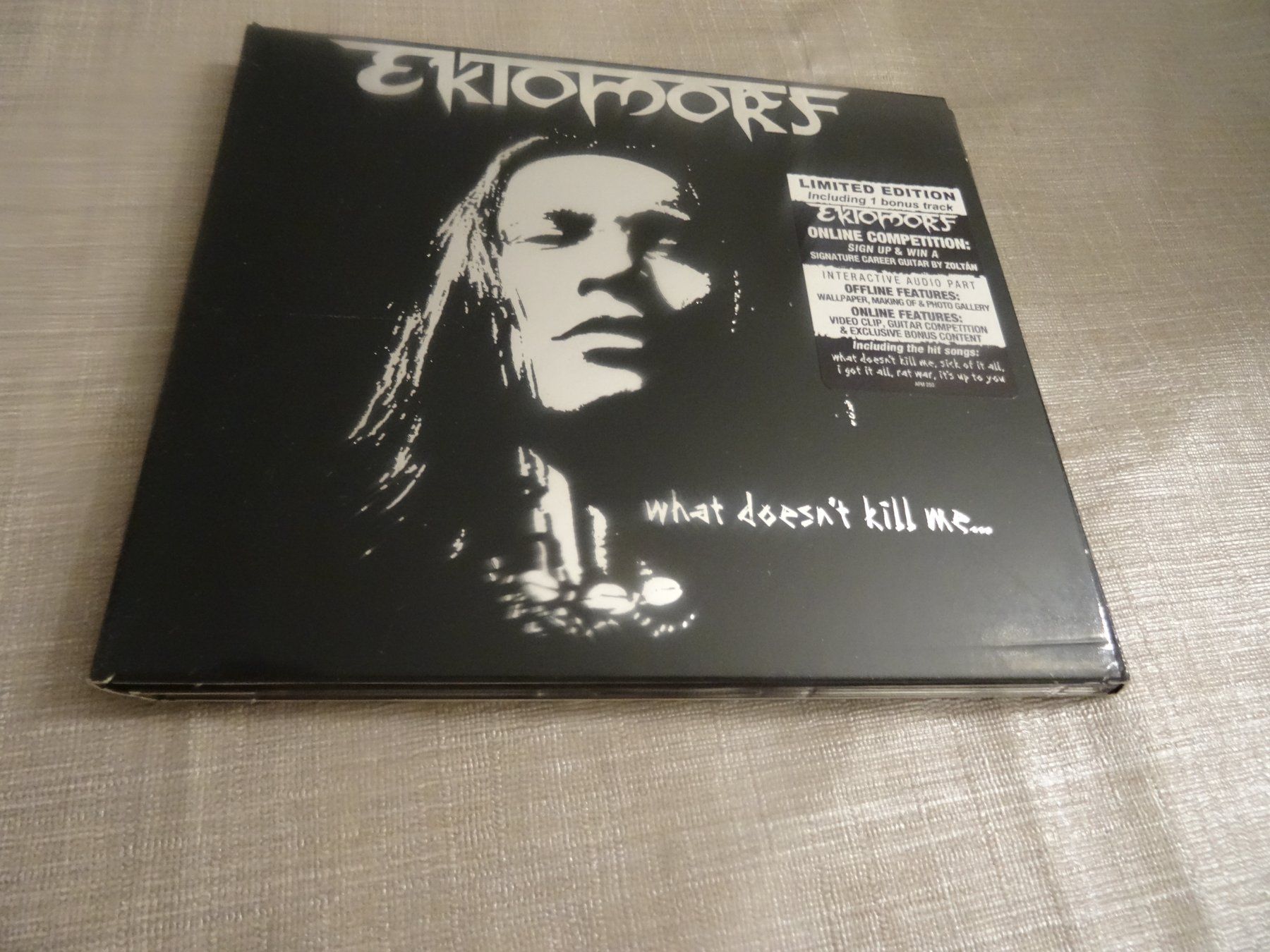 CDs: Ektomors - What doesn't kill me CD – Gebraucht aus Olten von Disc-Ausverkauf