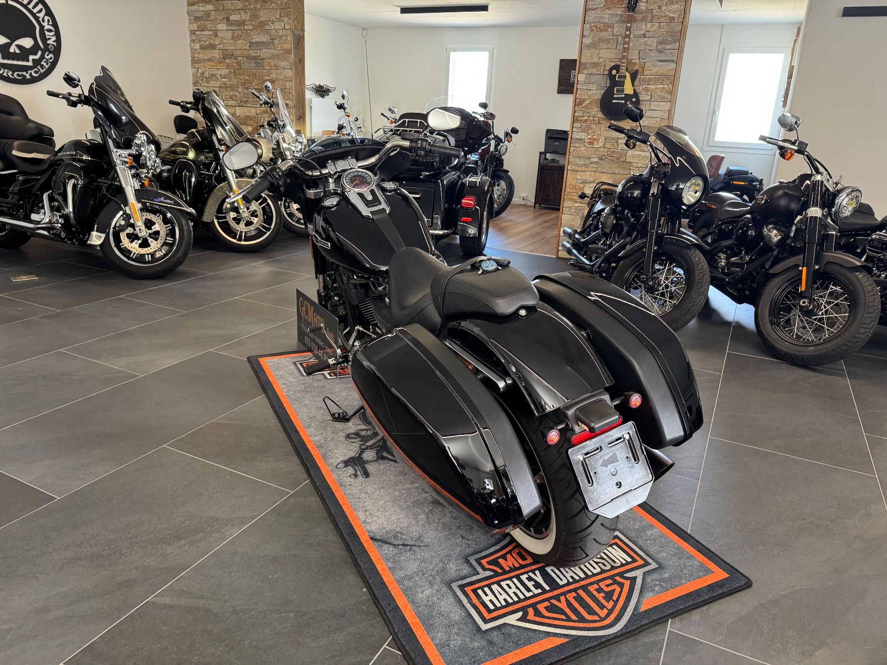 Harley-Davidson Cruisers: Harley Davidson Softail 107 Sport Glide LEASING POSSIBLE – D'occasion à Echallens par HD90 7