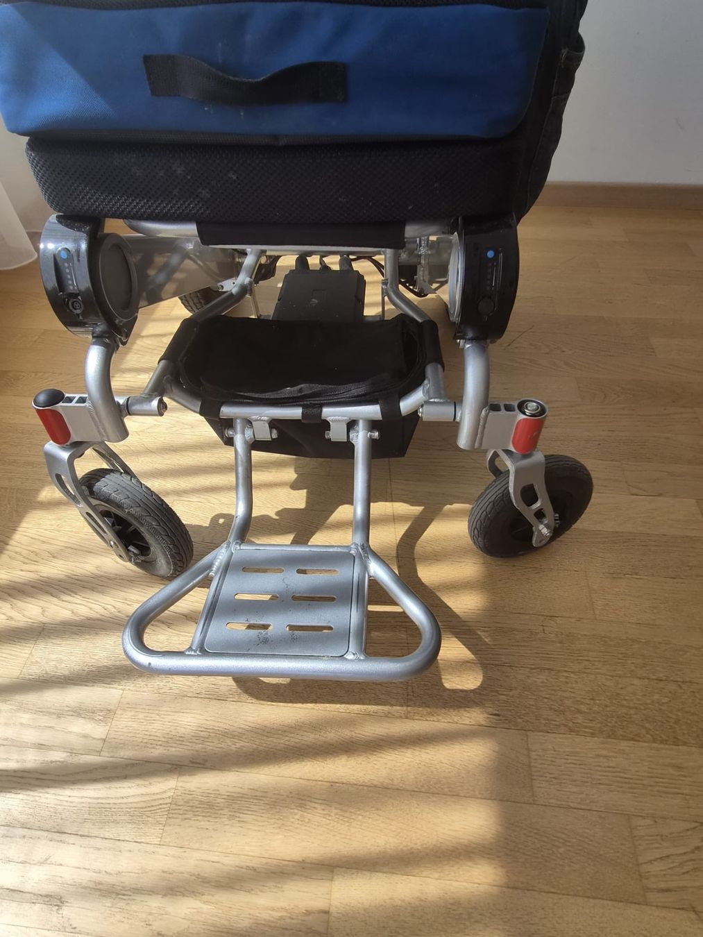 Voiturettes électriques: Elektro Rollstuhl – D'occasion à Birmensdorf ZH par Dominik_callura 3