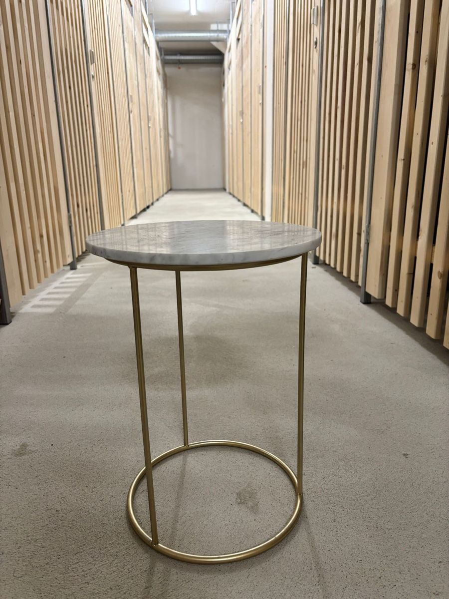 Tische: 2 Marble and gold metal side tables – Gebraucht aus Dübendorf von cpichon