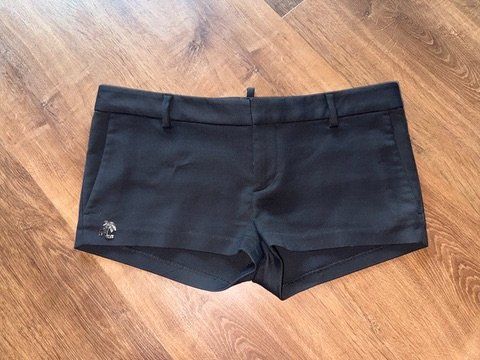 Dsquared2 Hosen: Dsquared2 mini shorts - IT 42 – Neu und originalverpackt aus St-Sulpice VD von juhdu