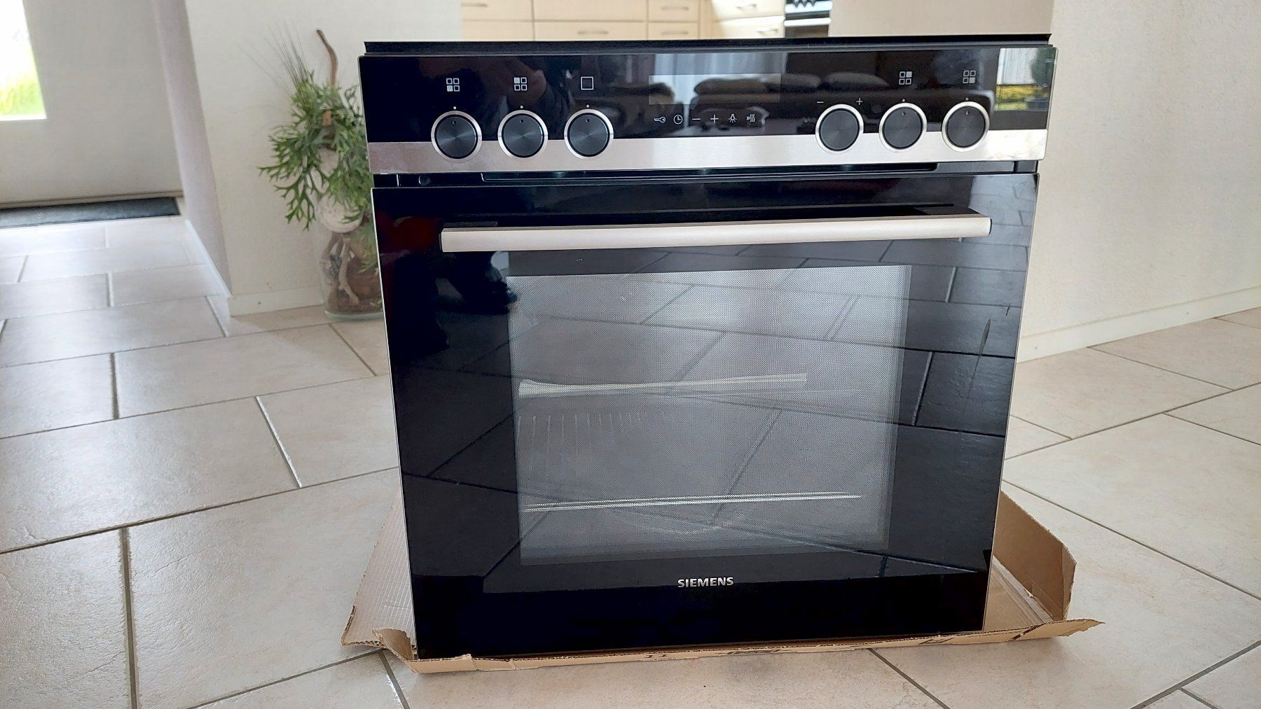 Siemens Cucine: Einbau-Herd neu, Siemens 60 cm – Nuovo (secondo la descrizione) da Wangen ZH venduto da kur_d8jc