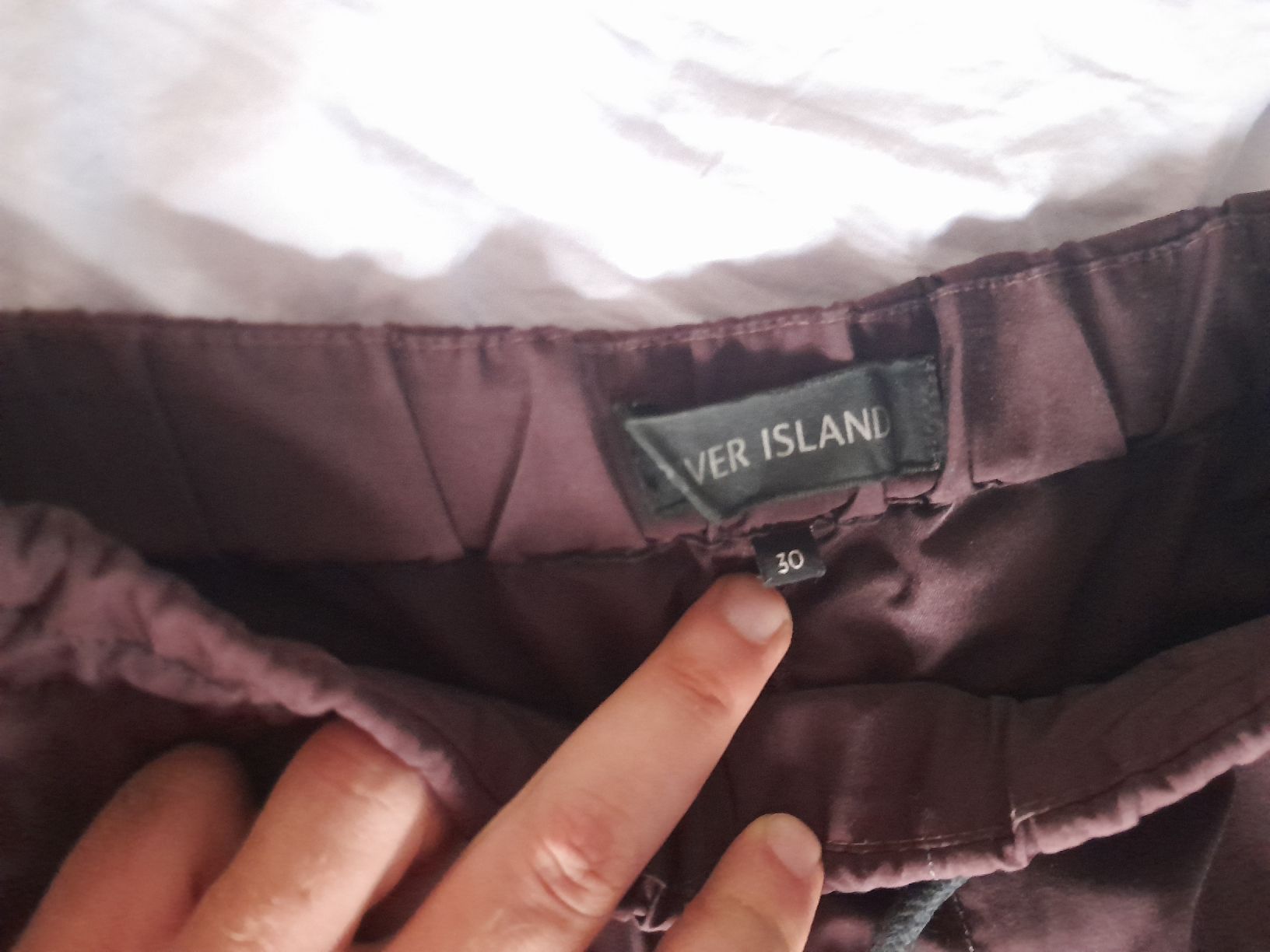 Pantalons: short bordeau taille M  – D'occasion à Genève par ang_fd8z 3