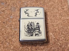 Zippo vintage de 1993, motif « Scrimshaw » Jamais rempli