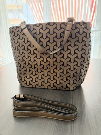 Grand sac cabas gris à motifs avec bandoulière