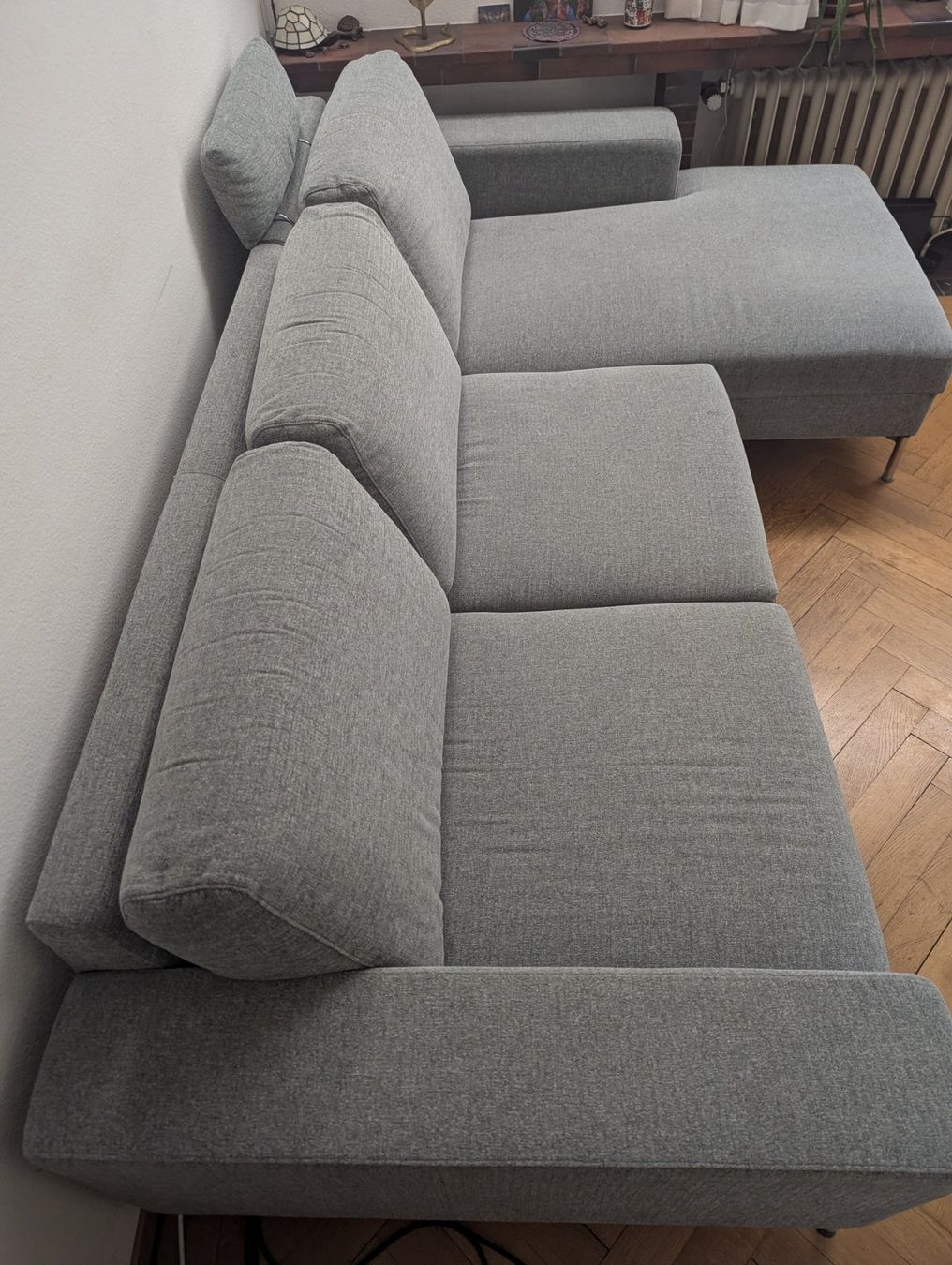 Pfister Divani: Elegantes graues Sofa von Pfister – Usato da Zürich venduto da iselluanaquarium 1