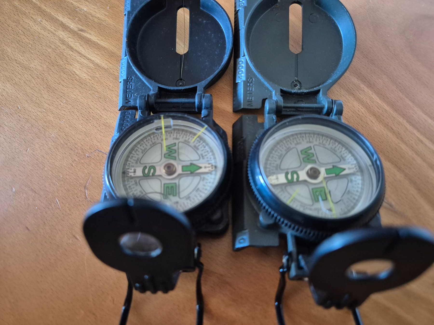 GPS & Strumenti di misurazione: 2 boussoles / 2 compass – Usato da Monthey venduto da McAuthor 1