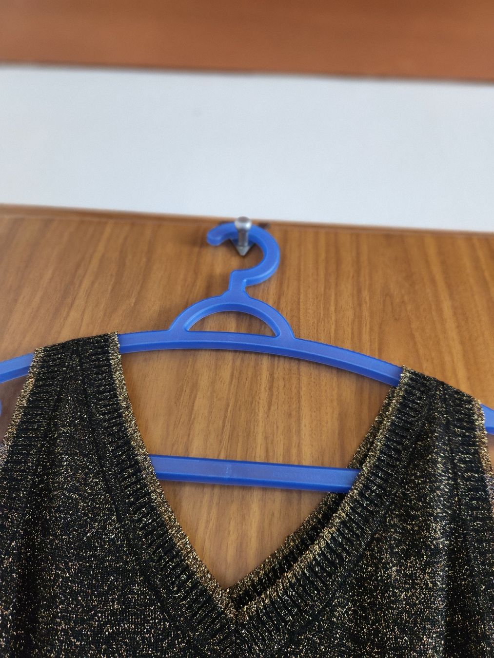 Tops: Haut noir et doré à paillettes, taille S – Gebraucht aus Niedergösgen von Eva2410 3