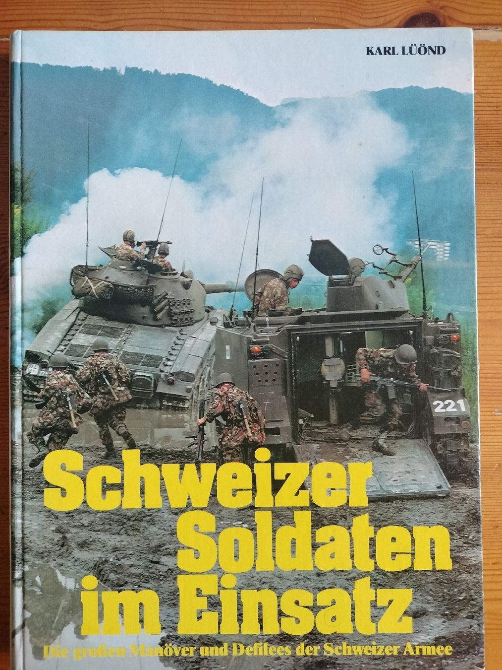 Libri: Schweizer Armee Militär Buch – Usato da Schwanden Sigrisw venduto da cadieux71