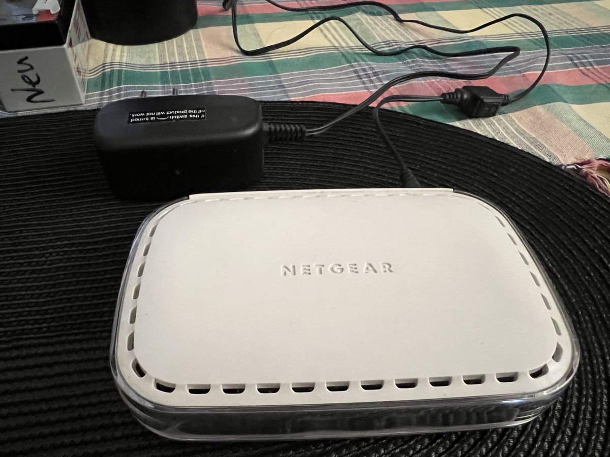 Netgear Modems & Router: Netgear GS605 v4 Gigabit Switch 5Port – Gebraucht aus Walenstadt von Waxfever839