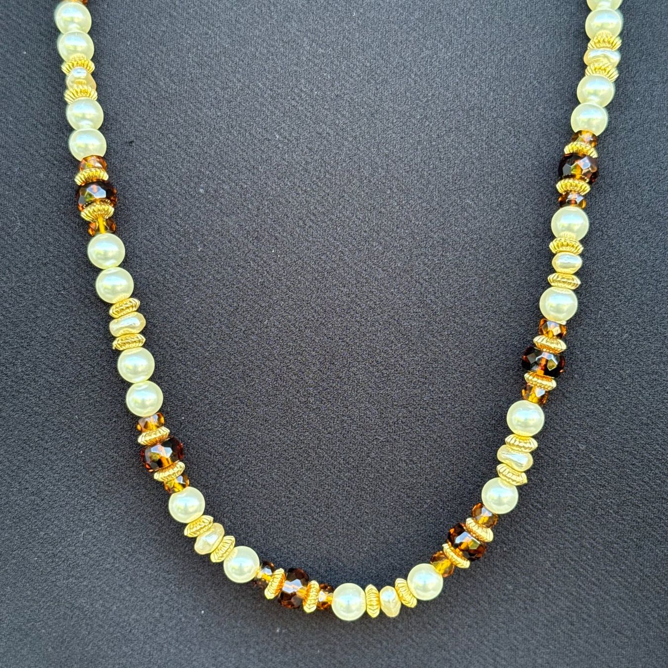 Catenine: Collier long perles blanches et perles ambrées facettées – Usato da Thônex venduto da Suisse.Shopping 3